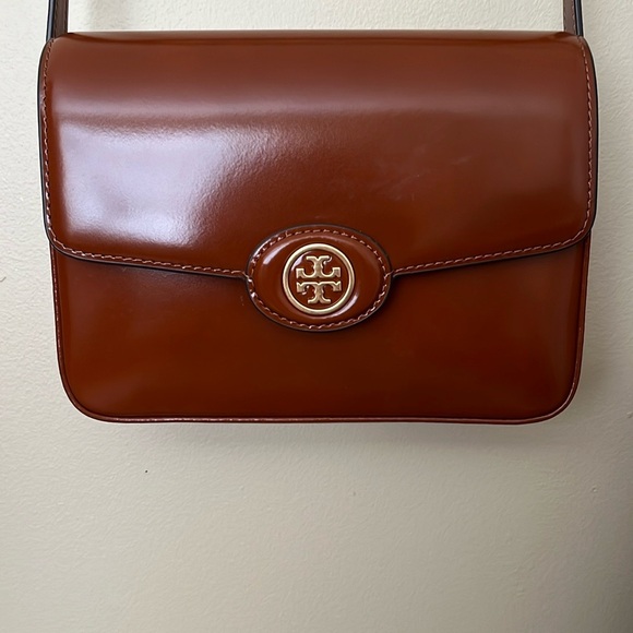 Tory Burch Brown Crossbody Bag with Gold Logo - Picture 6 of 6
